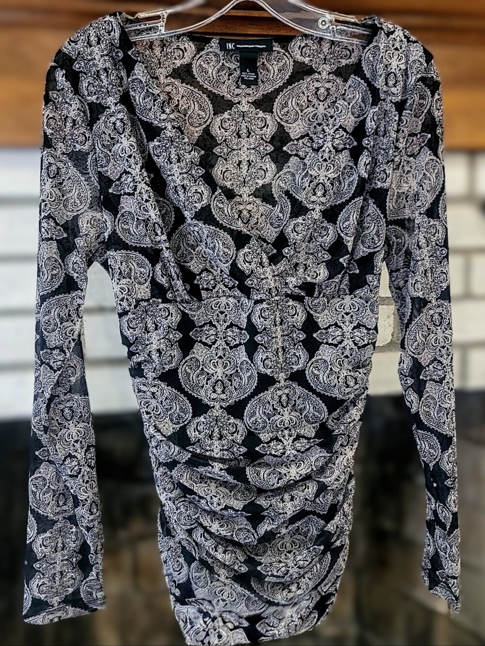 Figure Flattering Floral Damask Paisley V-Neck LS Sheer Arm Side Rouching Sz. L